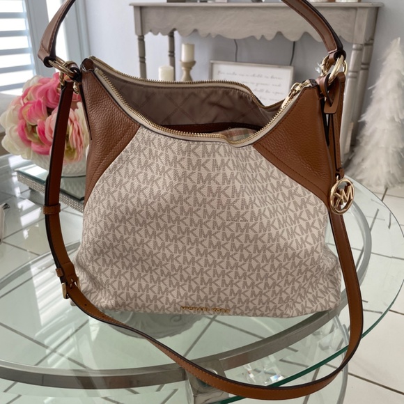 Michael Kors hand bag - Picture 3 of 5